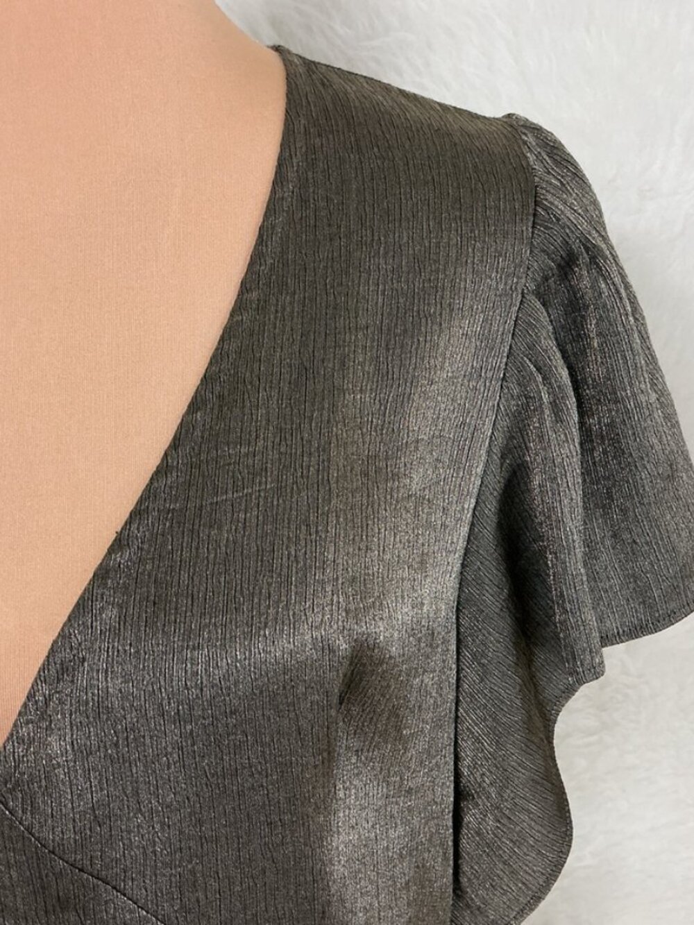 Nation LTD Gray Gold Metallic Satin V-Neck Pamela Flutter Sleeve Midi Dress L - Picture 2 of 7